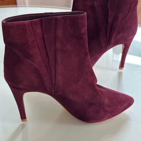 🎉🎉Host Pick 🎉🎉Joie burgundy suede ankle boots. Size 8.5 (IT 38.5) - Picture 2 of 6
